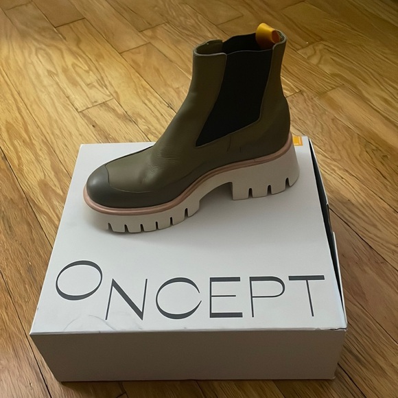 Gorgeous. BNIB Oncept silver moss boot size 7 - Picture 1 of 6